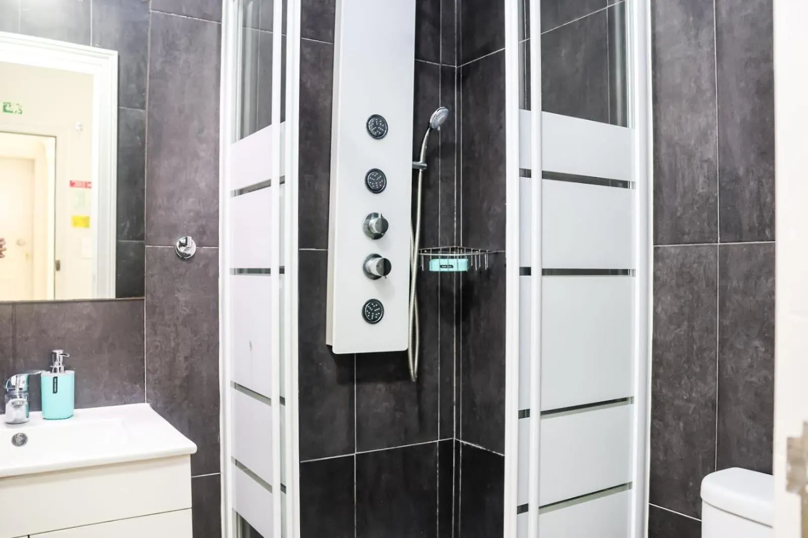 Apartment Residencia Queiros - Apartamento T1 Lisbon